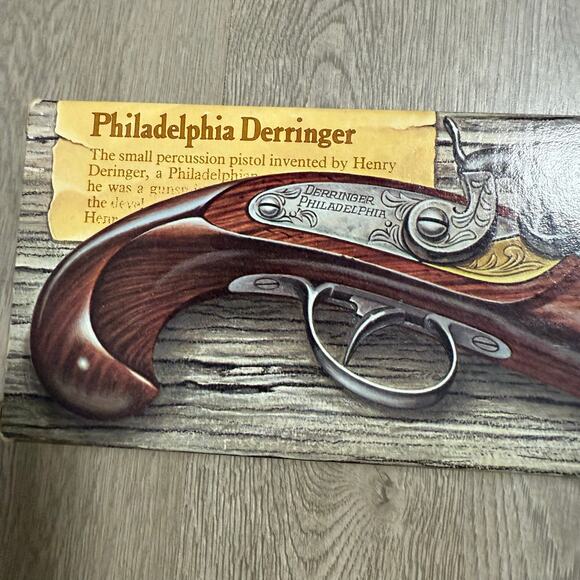 Vintage Avon Philadelphia Derringer Decanter Light Musk Aftershave - Picture 2 of 12